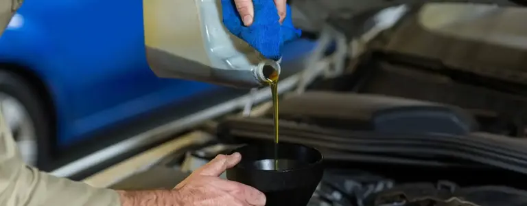 ¿Cómo saber qué aceite usa mi auto?